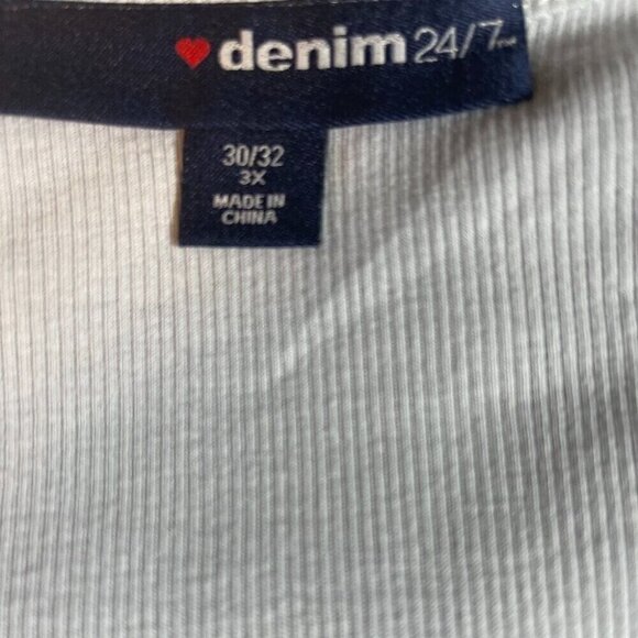 Denim 24/7 Plus 30/32 Gray Silver Sequin Scoop Neck Ribbed Trim Sleeveless Top - Picture 6 of 6